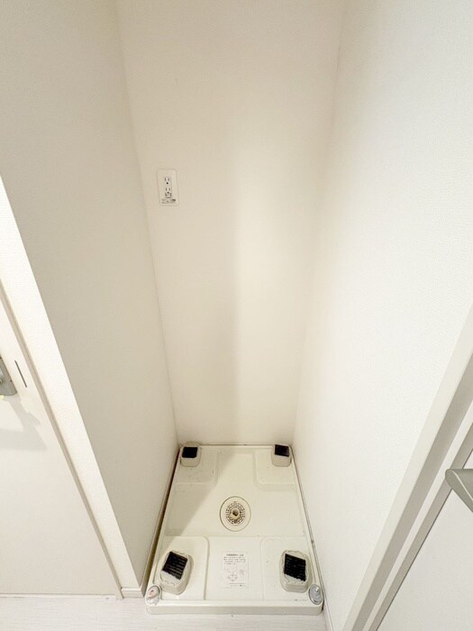 物件内観写真16　(洗濯機置場)