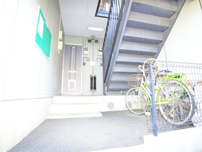 物件外観写真3　(エントランス部分)