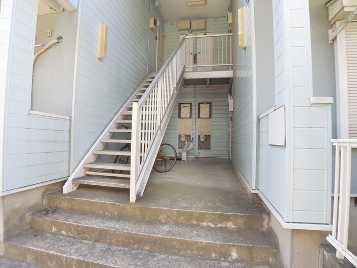 物件外観写真3　(エントランス部分)