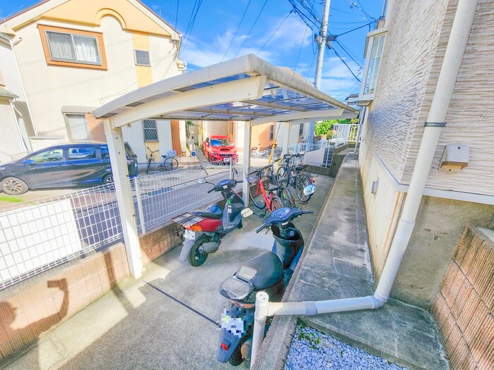 物件外観写真2　(駐輪場)