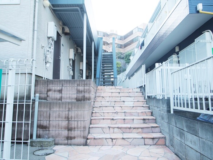 物件外観写真5　(エントランス部分)