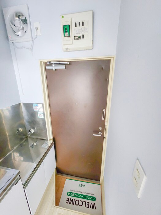 物件内観写真14　(玄関)