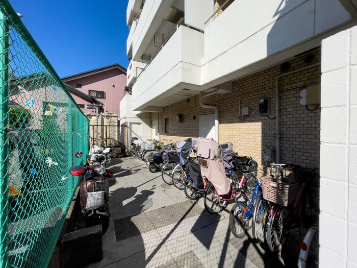 物件外観写真5　(駐輪場)