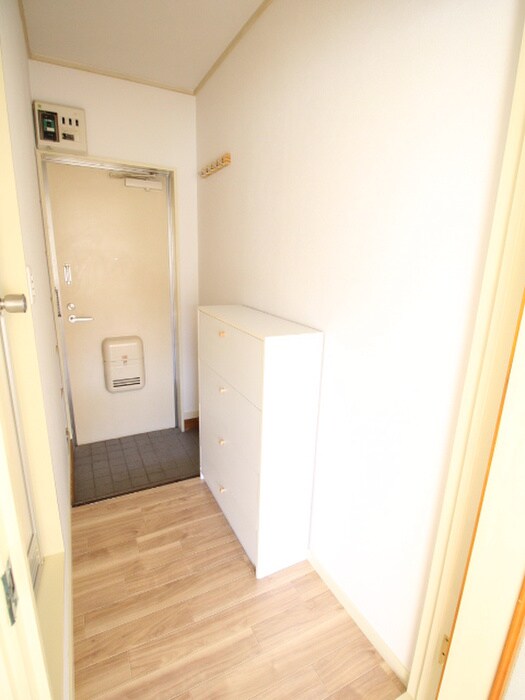 物件内観写真11　(玄関)