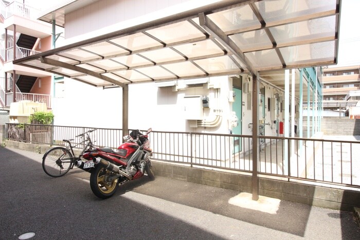 物件外観写真4　(駐輪場)