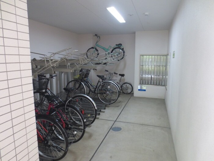 物件外観写真2　(駐輪場)
