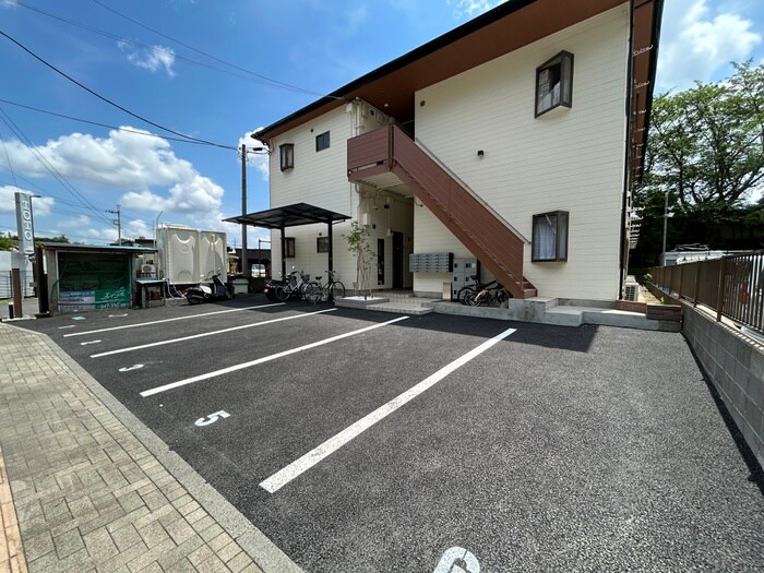 物件外観写真2　(駐車場)