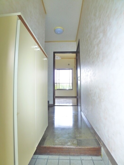 物件内観写真9　(玄関)