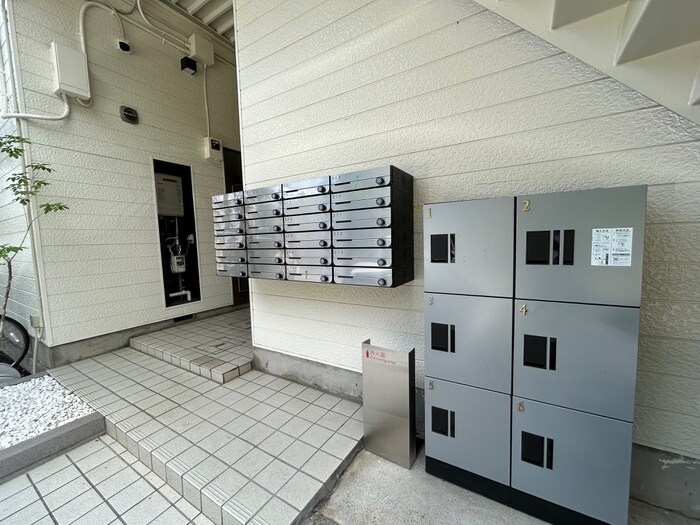 物件外観写真3　(エントランス部分)