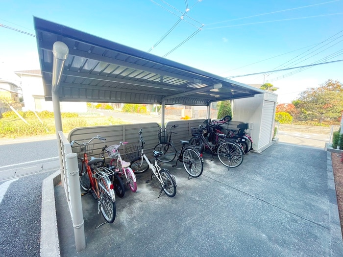 物件外観写真3　(駐輪場)