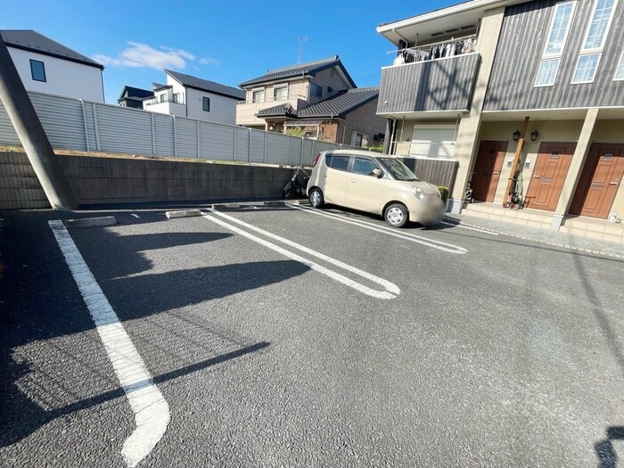 物件外観写真5　(駐車場)