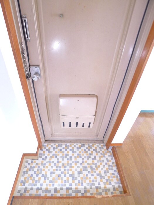 物件内観写真13　(玄関)