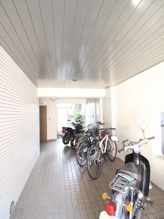 物件外観写真3　(駐輪場)