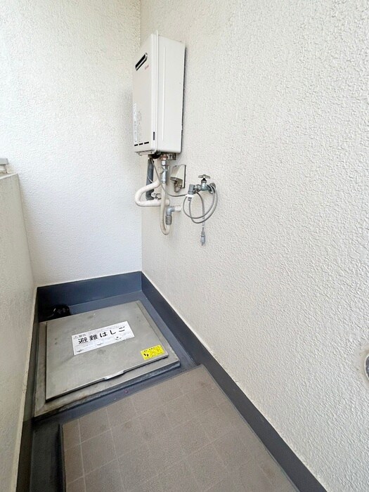 物件内観写真11　(洗濯機置場)