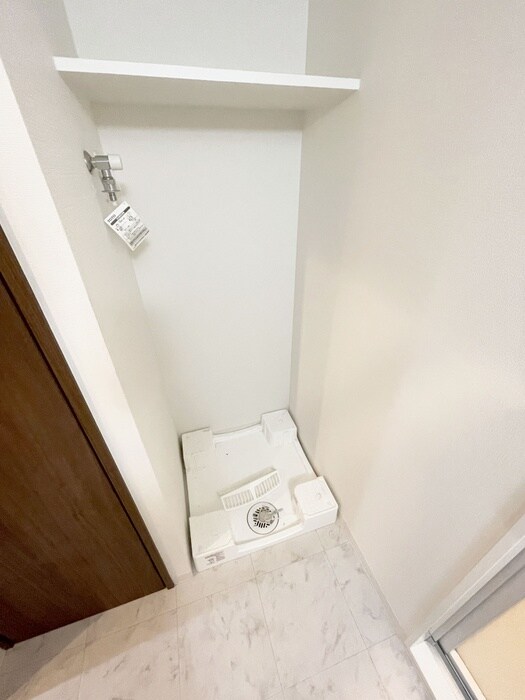 物件内観写真12　(洗濯機置場)