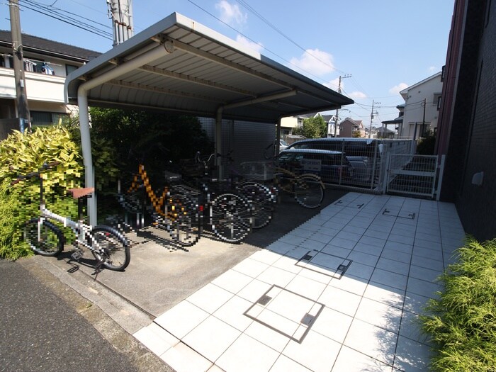 物件外観写真4　(駐輪場)