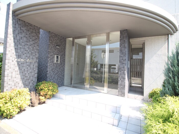 物件外観写真5　(エントランス部分)