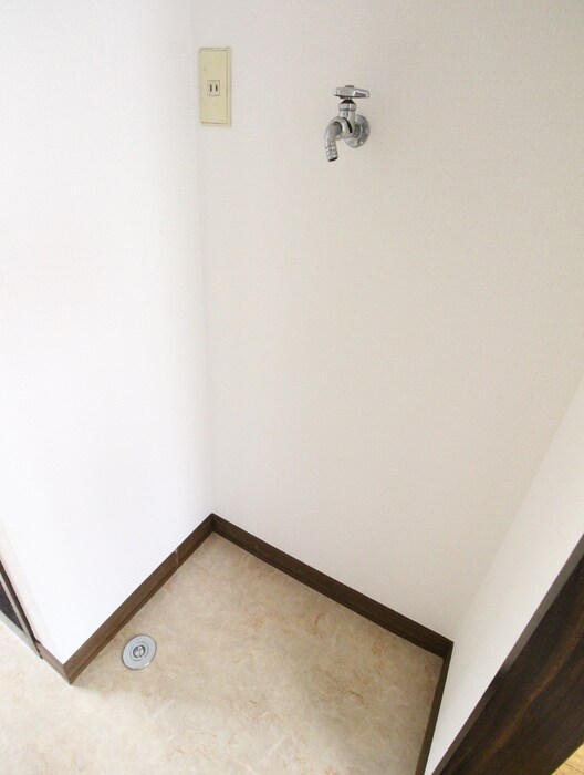 物件内観写真12　(洗濯機置場)