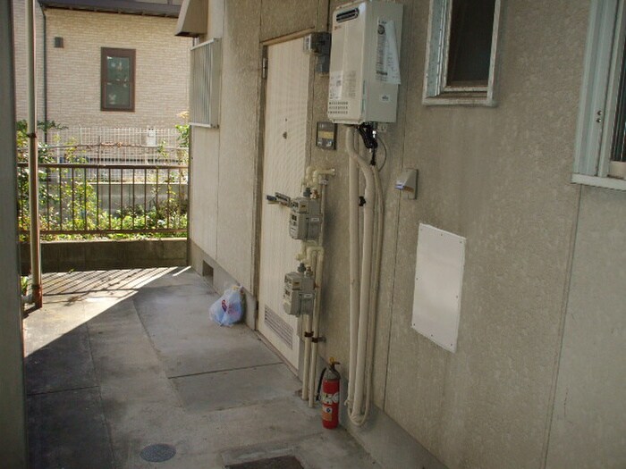 物件外観写真4　(エントランス部分)