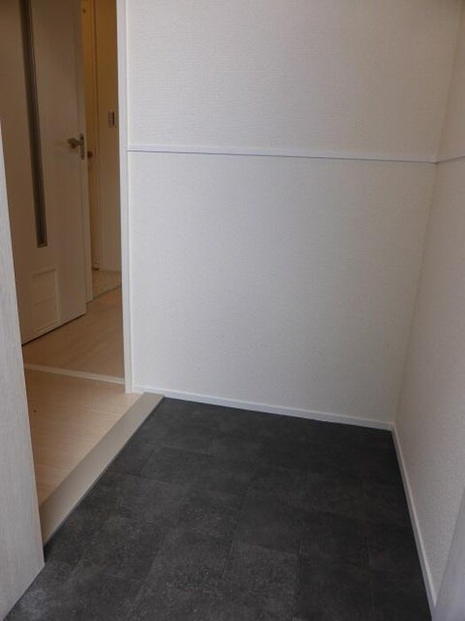 物件内観写真16　(玄関)