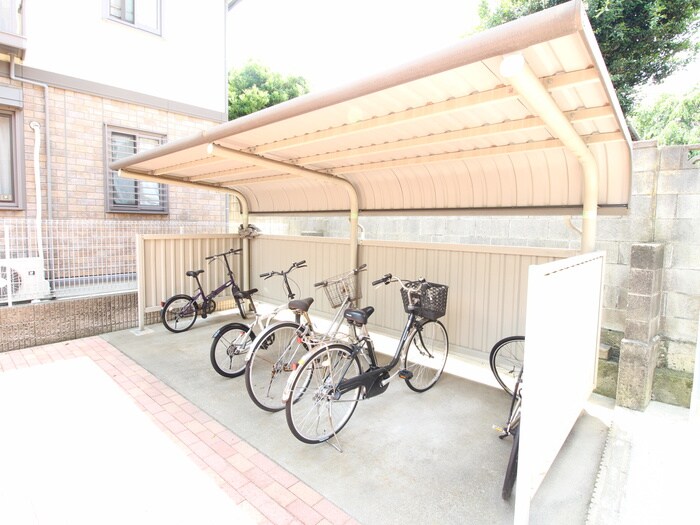 物件外観写真2　(駐輪場)