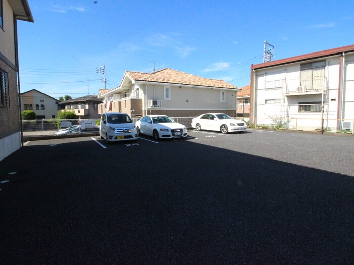 物件外観写真3　(駐車場)