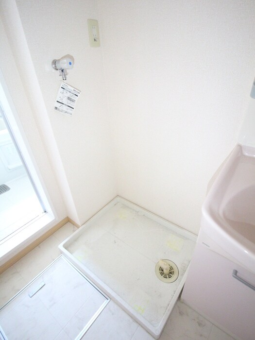 物件内観写真16　(洗濯機置場)