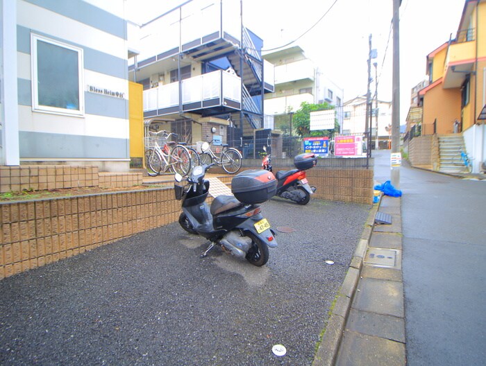 物件外観写真3　(駐輪場)