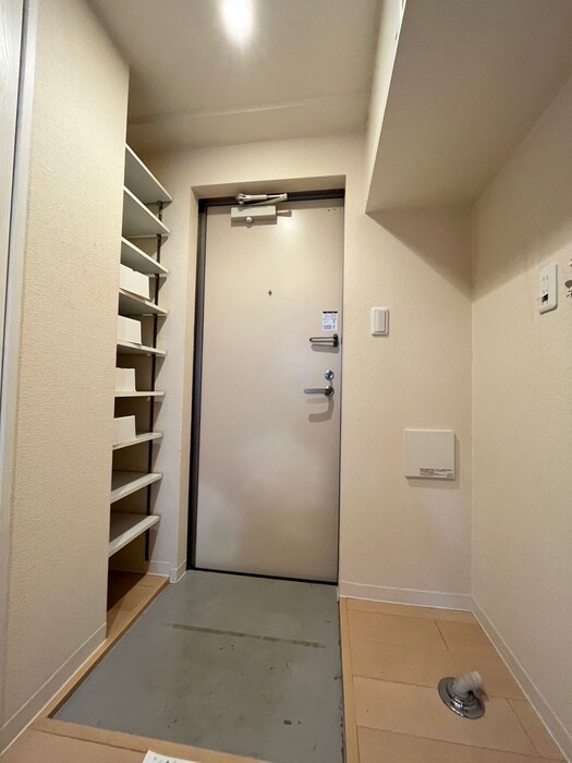 物件内観写真7　(玄関)