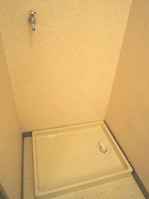 物件内観写真16　(洗濯機置場)