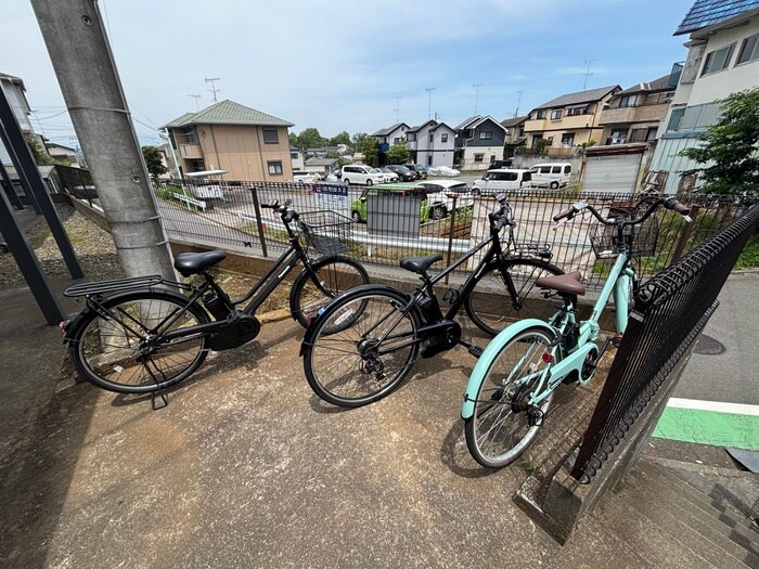 物件外観写真3　(駐輪場)