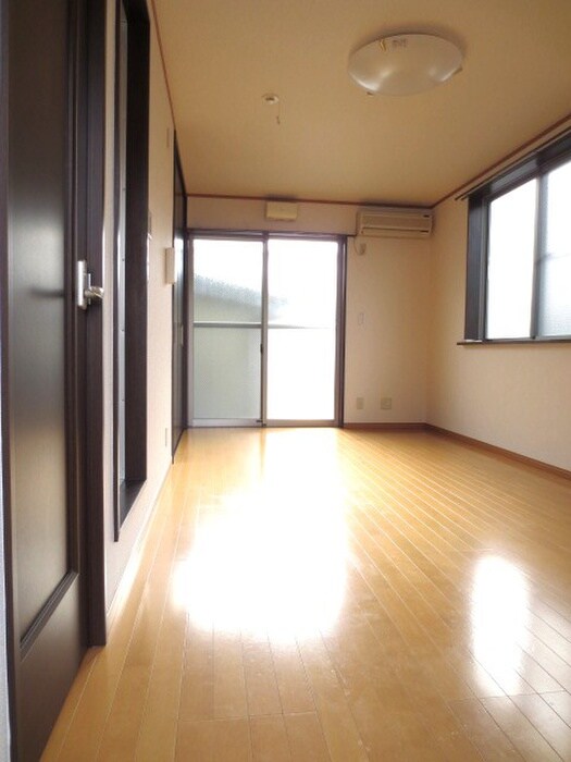 物件内観写真2　(玄関)