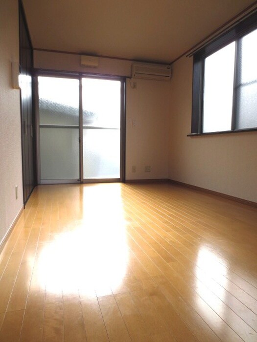 物件内観写真4　(居室)