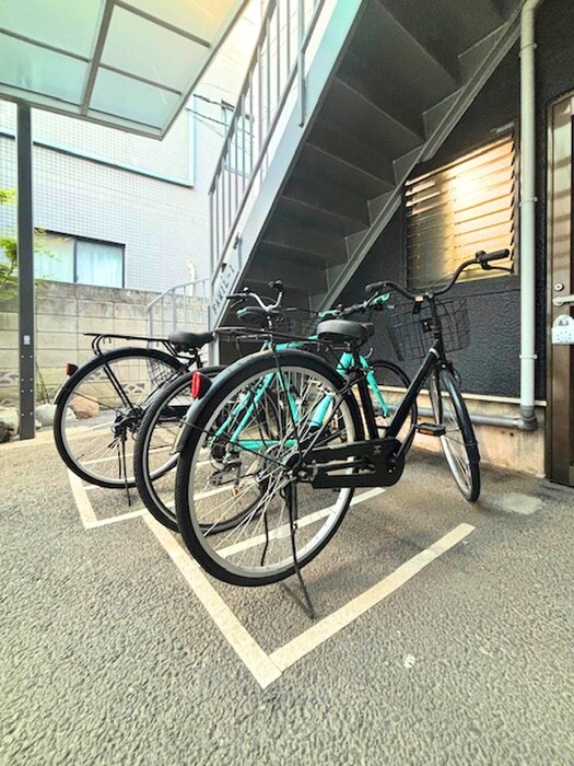 物件外観写真4　(駐輪場)