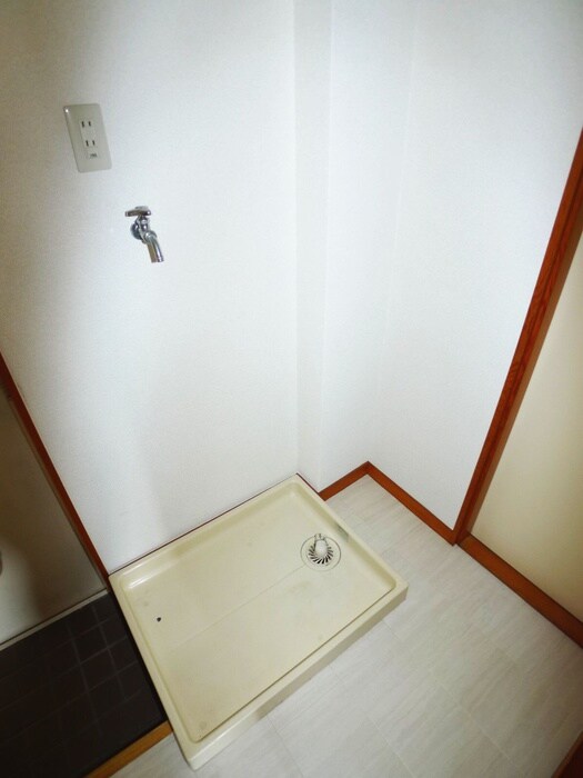 物件内観写真10　(洗濯機置場)