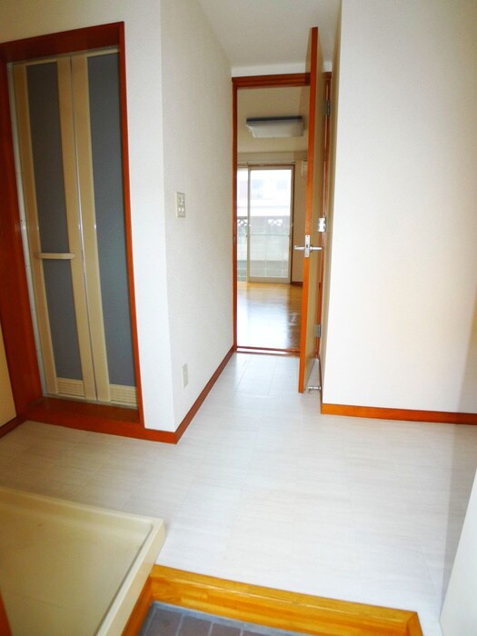 物件内観写真11　(玄関)