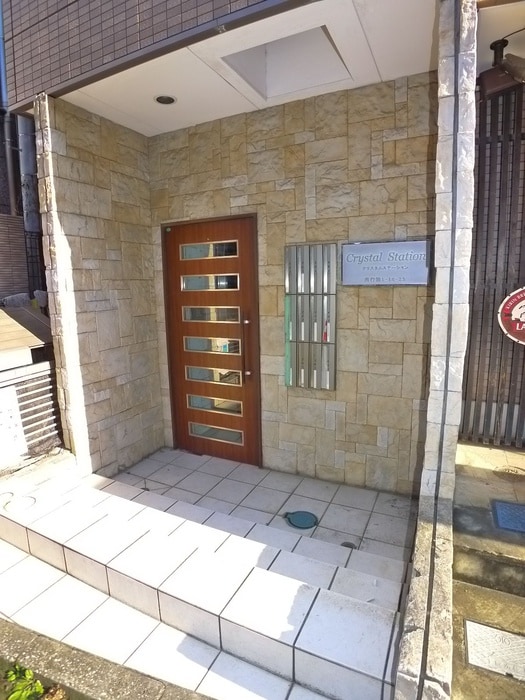 物件外観写真2　(エントランス部分)