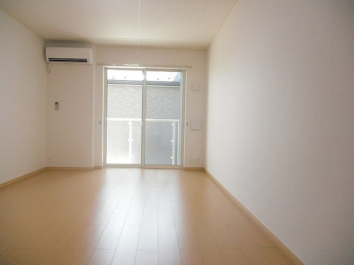 物件内観写真5　(室内からの展望)