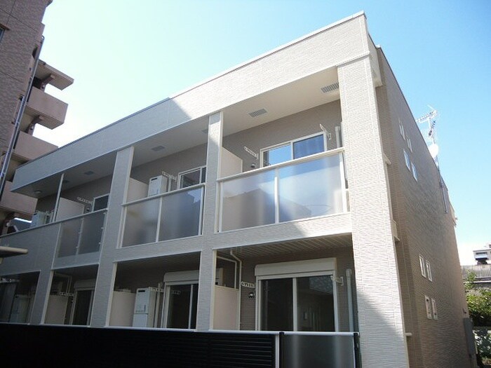 物件外観写真3　(エントランス部分)