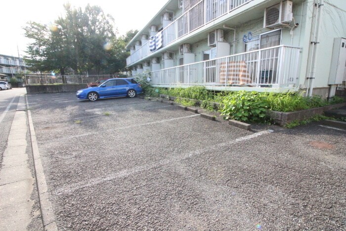 物件外観写真5　(駐車場)