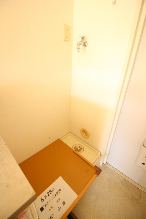 物件内観写真15　(洗濯機置場)