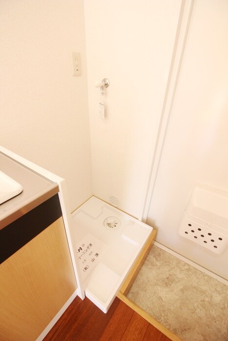 物件内観写真15　(洗濯機置場)