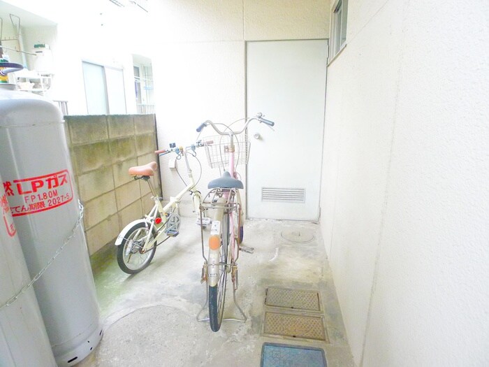 コ－ポサンフラワ－の駐輪場