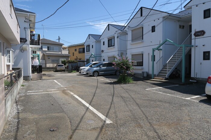 物件外観写真4　(駐車場)