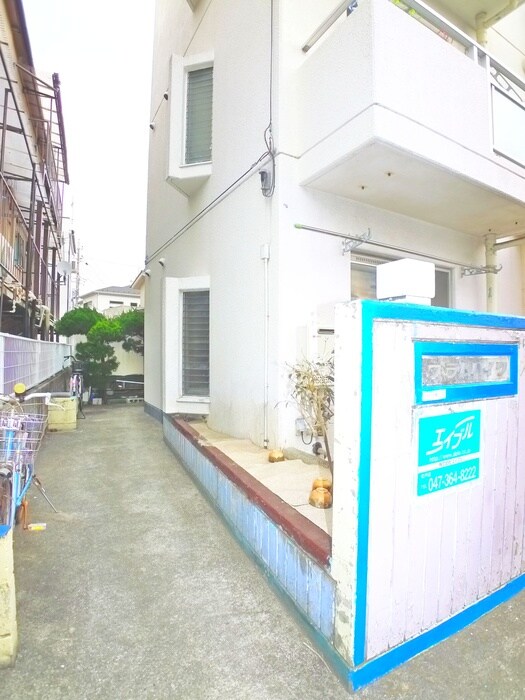 物件外観写真4　(エントランス部分)