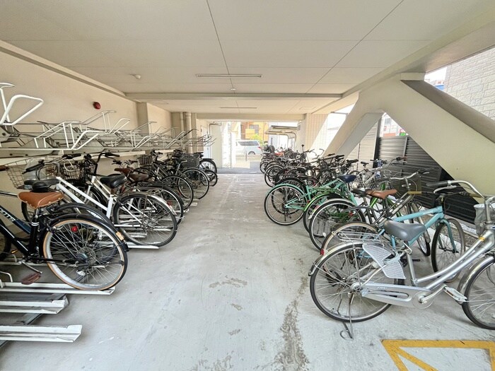 物件外観写真4　(駐輪場)