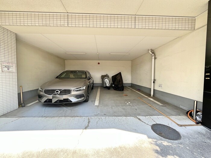 物件外観写真5　(駐車場)