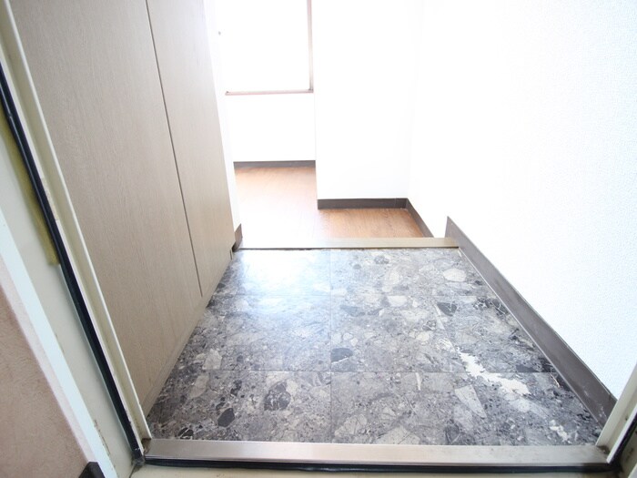 物件内観写真5　(玄関)