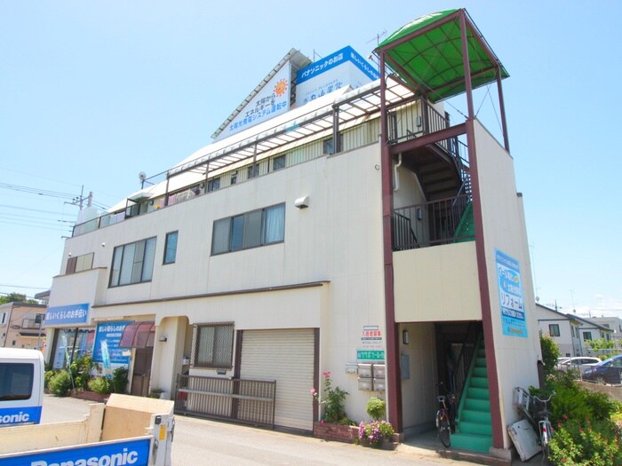 物件外観写真3　(エントランス部分)