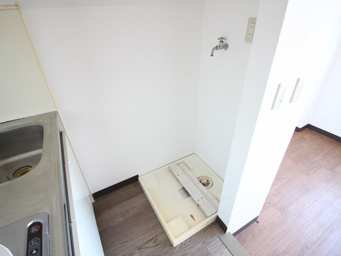 物件内観写真12　(洗濯機置場)